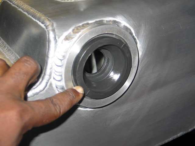 Aluminium dieseltank poetsen