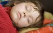 Hoe te gebruiken gewogen dekens kunt helpen kinderen slapen