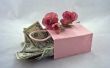 Hoe om geld te vragen op huwelijksuitnodigingen