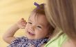 Hoe te houden een babymeisje de haren zacht & glad