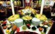 Ideeën voor het weergeven van voedsel op een tafel voor een bruiloft