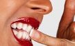 Hoe om tanden witter door borstelen