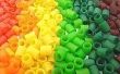 Hoe dye kleurrijke PASTA kralen voor kinderen ambachten