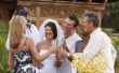 Hoe om te beslissen wie te uit te nodigen voor uw bruiloft