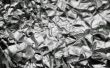 Hoe schoon zilver met wasmiddel & aluminiumfolie
