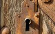 Hoe maak je een oude deur in primitieve Decor