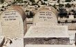 Wat Is de betekenis van stenen op Joodse graven?