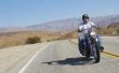 Wetten op de hoofdtelefoon dragen terwijl het berijden van een motorfiets