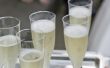 Hoe te doen etsen op Plastic Champagne Flutes