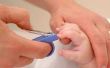 Hoe om te knippen van de nagels van een kind met sensorische Processing Issues