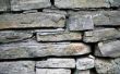 Hoe maak je stenen muren uit piepschuim