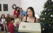 Hoe te te verfraaien een grote kerstboom met grote versieringen