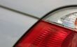 Het wijzigen van de lamp van de staart in een 2001 Audi A4