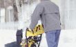 Hoe te verwijderen van een gebroken Shear Pin van een John Deere sneeuwblazer