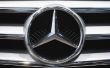 Hoe Vervang Motor Mounts op een Mercedes-Benz