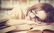 Hoe te stoppen met het in slaap vallen tijdens het lezen