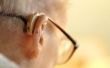 Hoe om te voorkomen dat een gehoorapparaat vallen uit het oor