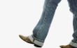 Hoe om te rollen van de uiteinden van je broek voor laarzen