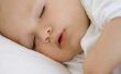 Slapen baby's beter in volledige duisternis?