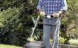 Hoe te verwijderen een grasmaaier wiel van een verroeste as