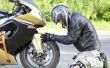 Hoe voor het trekken van een motorfiets achter een auto