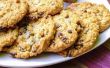 Hoe maak je zelfgemaakte, ouderwetse taai Oatmeal Rozijnen Cookies