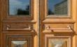 How to Install metalen grondplaten op houten deuren