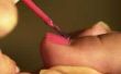 Hoe te doen uw nagels roze met een zwarte streep in het midden