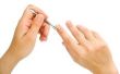 Hoe te doen nagelriemen in een Manicure