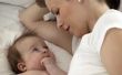 Hoe om te beslissen over het slapen met een pasgeboren baby