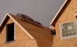 Het installeren van metalen dak knippert voor een dakraam
