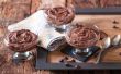 How to Make chocolade Pudding op de Top van een fornuis