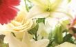 Hoe Hang piepschuim ballen met bloemen voor een bruiloft