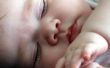 Hoe krijg ik een pasgeboren baby aan slaap langer