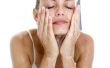 Hoe schoon uw gezicht met minerale olie