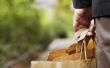 How to Make Money doen boodschappen voor ouderen