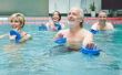 Zwembad training voor uitpuilende Biceps