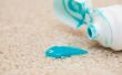 Hoe schoon tandpasta uit tapijt