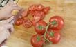 Het gebruik van een voedsel molen voor tomaten