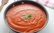 Hoe maak je geroosterde knoflook Pasta saus