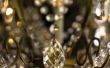 Hoe maak je kristallen kroonluchters die aan een vaas voor bruiloft Centerpieces hangen