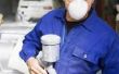 Hoe om te mengen een Automotive glazuur Reducer voor een Gallon van acryl emaille verf
