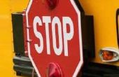 How to Stay Safe bij een bushalte van de School