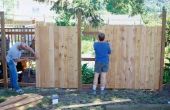 How to Install uitgebreide berichten op een houten hek