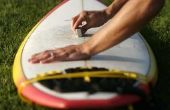 Hoe Spray verf te verwijderen uit een surfplank