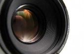 Hoe Open de klep van een geplakt Lens op een Camera
