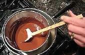 Hoe maak je zelfgemaakte warme chocolade Fudge saus van kras