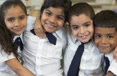 3 mains redenen waarom kinderen niet te dragen schooluniformen moeten