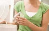 Hoe schoon of-schalen een fles sterilisator