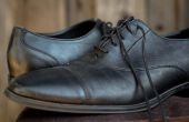 Hoe schoon de binnenkant van stinkende schoenen & Flats